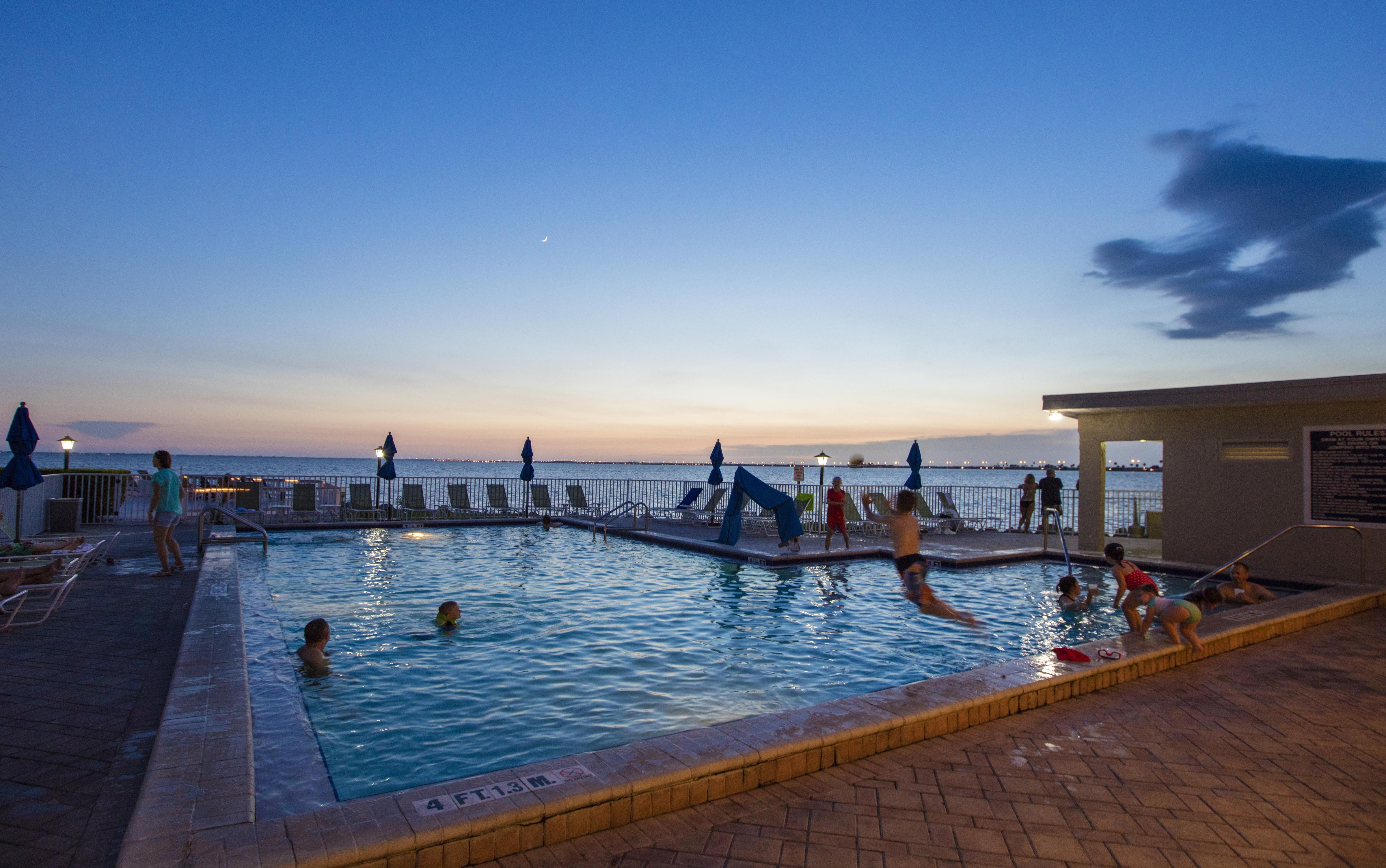 Sailport Waterfront Suites Tampa Exterior photo